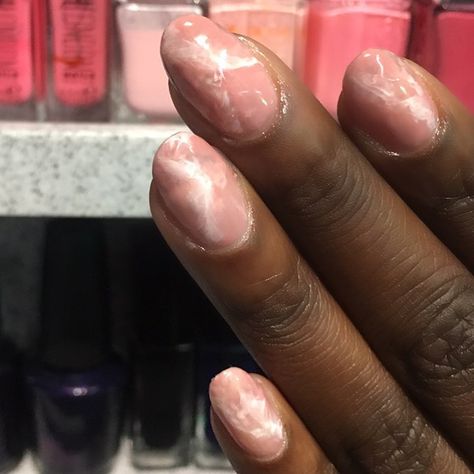 So simple, and SO pretty. Nude Marble Nails, White Marble Nails, Nail Marble, Biab Nails, Natural Nail Designs, Marble Falls, Marble Nails, Nails Nailart, Swag Nails