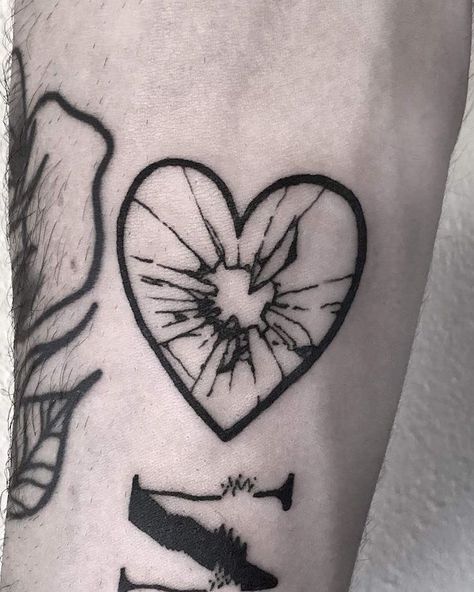 ▷ 1001+ ideas for a Broken Heart Tattoo to Mend Your Soul Glass Heart Tattoo, Dragons Tattoo, Solid Black Tattoo, Buddha Tattoos, Inspiration Tattoos, Initial Tattoo, Heart Tattoo Designs, Aesthetic Tattoo, Tattoo Flash Art