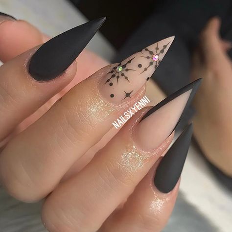 30+ Black Christmas Nails to Celebrate 2023 Holiday Season - Nail Designs Daily Black And Nude Christmas Nails, Creepmas Nails, Black Snowflake Nails, Modern Christmas Nails, Black Holiday Nails, Dark Christmas Nails, Black And White Christmas Nails, Black Christmas Nail Designs, Christmas Nails Black