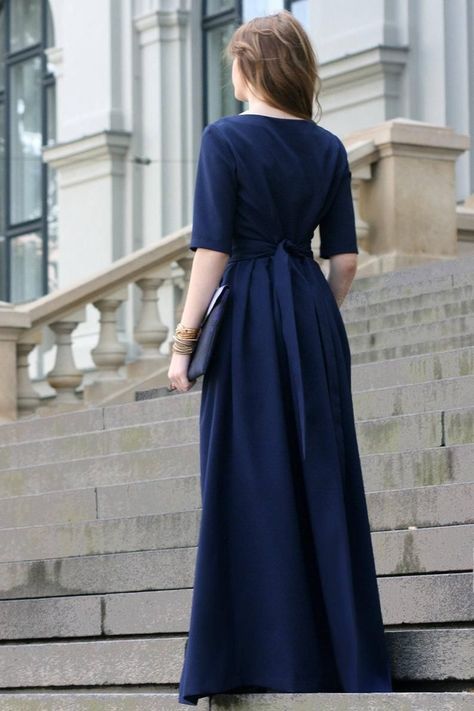 452bf208bf901322968557227b8f6efedesc45324374ri Blue Dress Bridesmaid, Elegant Dress Long, Dinner Outfit Classy, Blue Dress Outfits, Minimalist Dress, Dress Minimalist, Short Sleeved Dress, Dark Blue Dress, Gothic Clothing