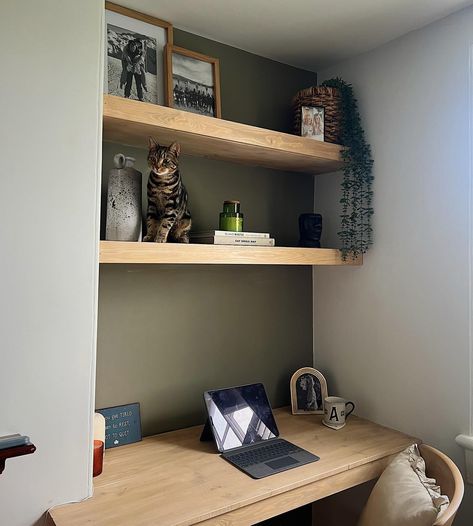 Ad RECREATE MY ALCOVE DESK! I have loved finally having a dedicated workspace in the house, no more working at the dining room table. I built this using materials from @bandq_uk & it was so much simpler than I anticipated. As you can see from these pictures I built a wooden structure using wood batons, I used a thinner baton for the shelves than the desk. Then I added the desk top and top and bottom shelves & then fronted with 68cm wood trim to give the floating effect. Lastly, I acc... Alcove Desk And Shelves, Dining Room Bookshelves, Alcove Desk, Wooden Structure, House No, Desk Top, Built In Desk, Desk Space, The Dining Room