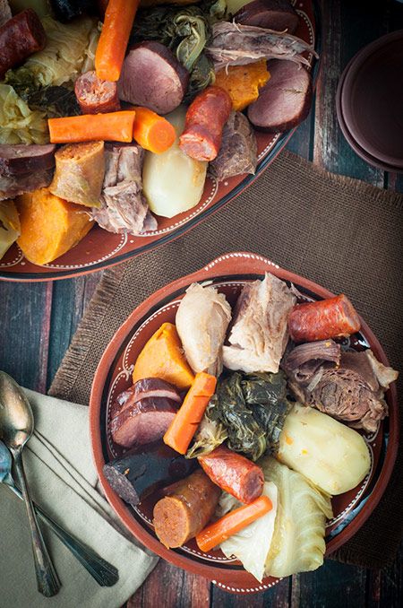 A traditional Portuguese dish. There are many versions, but it typically consist of a variety of meats, sausages and vegetables slow cooked to perfection. Portuguese Recipe, Portugal Food, Meat Meals, Family Dishes, Portuguese Cuisine, Portuguese Food, Food Favorites, Portuguese Recipes, Slow Cooked