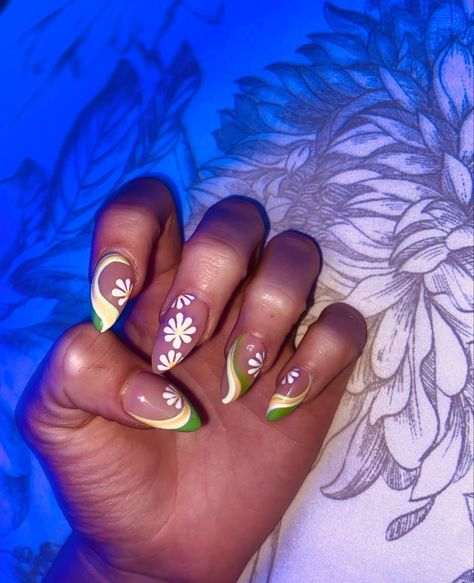 Almond Acrylic Nails Designs Flowers, Almond Nails Flowers Art Designs, Blue Nail Short, Fun Summer Nails Acrylic, Summer Flower Nail Designs, Fun Almond Nails, Nail Design Chrome, Nail Short Acrylic, Almond Nails Cute