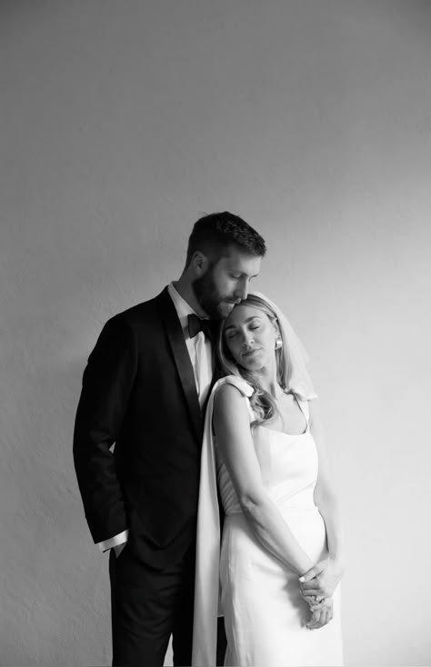 Indoor Wedding Poses, Studio Wedding Pictures, Indoor Wedding Portraits, Wedding Studio Photography, Bridal Portraits Indoor, Indoor Wedding Photos, Studio Shoot, Bridal Session, Indoor Wedding