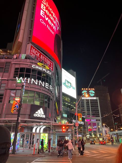 Yonge Dundas Square Toronto, Dundas Square Toronto, Canada Vibes, Toronto Living, Toronto Pictures, Toronto Canada Travel, Night Time Photography, Toronto City, Nyc Christmas