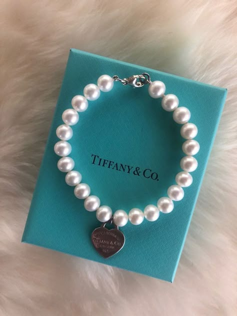 Tiffany And Co Jewelry, Dior Necklace, Way Back Home, Love You Too, Return To Tiffany, Expensive Jewelry Luxury, Tiffany Jewelry, Jewelry Accessories Ideas, Dope Jewelry