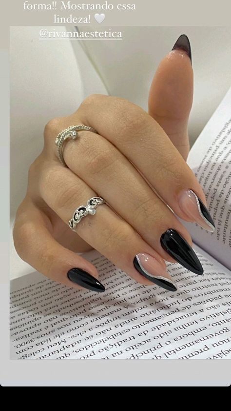 Black And White Nail, Black Almond Nails, Simple Fall Nails, Almond Shape Nails, Almond Nails Designs, White Nail, Nail Decorations, Acrylic Nail Designs, Black Nails