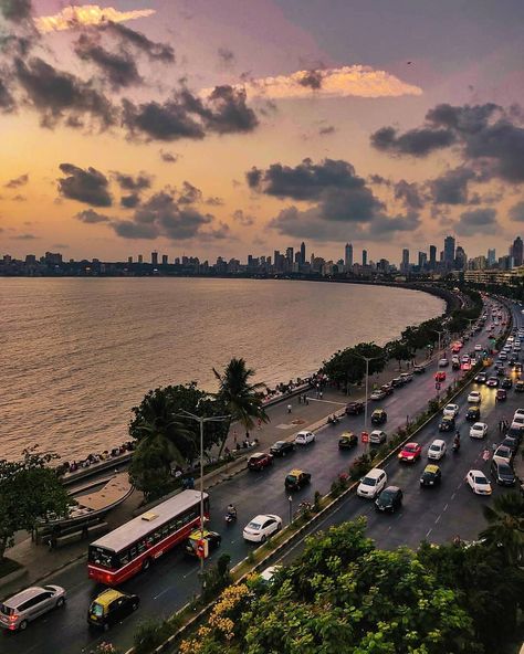 Marine Drive Mumbai Photography, Jbims Mumbai, Marine Drive Aesthetic, Mumbai Wallpaper, Mumbai Aesthetic, Marine Drive Mumbai, Enjoy Weekend, Mumbai Photography, Marine Drive