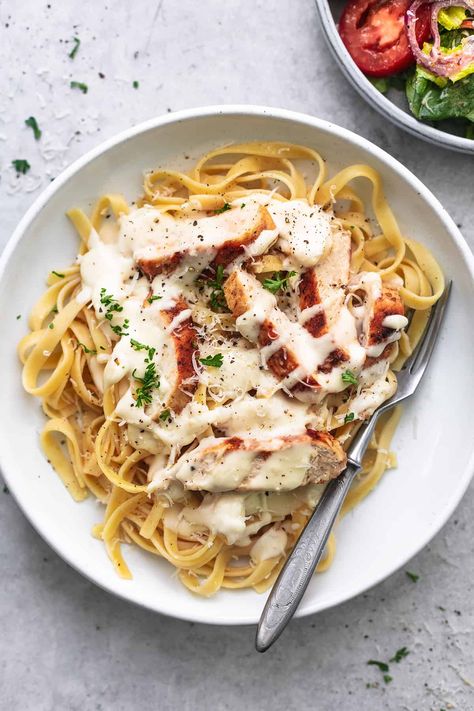 Olive Garden Chicken Alfredo, Olive Garden Chicken Alfredo Recipe, Grilled Chicken Alfredo, Simple Chicken Alfredo Recipe, Olive Garden Chicken Gnocchi, Olive Garden Alfredo Sauce, Olive Garden Chicken, Braised Chicken Breast, Olive Garden Recipes