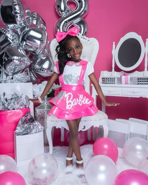 Toddler Barbie Photoshoot, Barbie Themed Birthday Party Outfit, Barbie Photoshoot Ideas Kids, Barbie Theme Photo Shoot, 7th Birthday Party For Girls, Barbie Silhouette Party, Girls Barbie Birthday Party, Barbie Shoot, 3rd Birthday Pictures