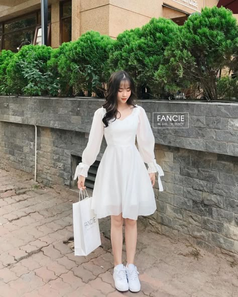 Mode Ulzzang, Simple Frocks, Frock For Women, Modest Dresses Casual, Trendy Dress Outfits, Korean Fashion Dress, Easy Trendy Outfits, Fashion Hacks Clothes, Elegant Outfit