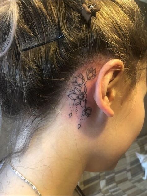 Flower Tattoo Ear, Tiny Flower Tattoos, Behind Ear Tattoos, Neck Tattoos Women, Geniale Tattoos, Floral Tattoo Design, Aesthetic Tattoo, Elegant Tattoos, Flower Tattoo Designs