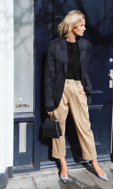 Minimalist Moda, Minimalistic Outfits, Travel Chic, 2024 Style, Beige Pants, Vintage Inspired Fashion, Looks Street Style, Business Outfit, Mode Inspo