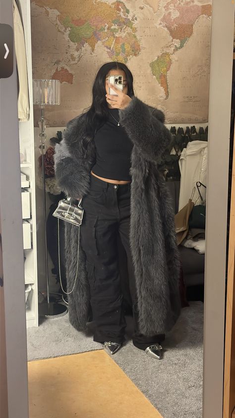 Oversized Fur Coat Outfit, Durag Activity, Black Fur Coat Outfit, Lucy Moon, Oversized Fur Coat, Faux Fur Coats Outfit, Fur Jacket Outfit, Fur Coat Outfit, Stippling Art