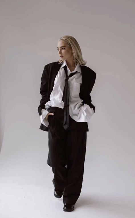 Women In Suits Poses, Mob Boss Photoshoot, Photoshoot In Suit Women, Blazer Shoot Ideas, Oversized Suit Photoshoot, Masculine Poses For Women, Women In Suits Photoshoot, Suit Photoshoot Women, Blazer Photoshoot Women