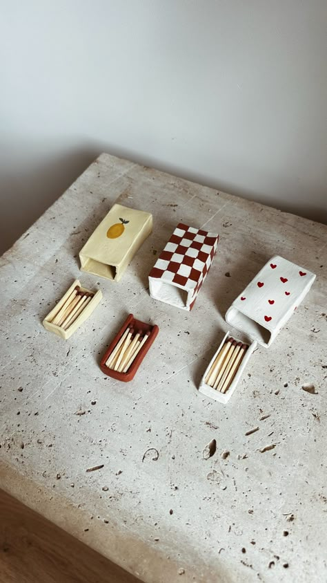 Clay Match Box Diy, Matches Box Diy, Air Dry Clay Match Holder Diy, At Home Clay Pottery, Ceramic Diy How To Make, Clay Diy Decoration, At Home Clay Ideas, Pottery Gift Ideas For Him, Polymer Clay Decor Ideas