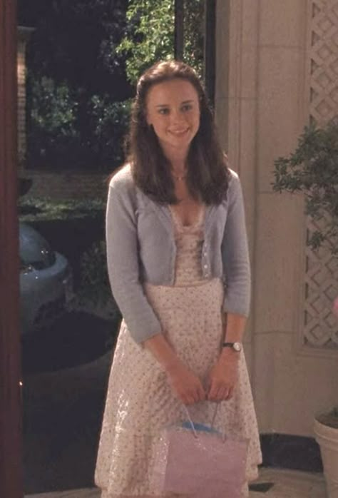 Ankle Boots Style, Rory Gilmore Style, Emily Gilmore, Gilmore Girls Fashion, Lane Kim, Gilmore Girls Outfits, Flowy Floral Dress, Lorelai Gilmore, Boots Style