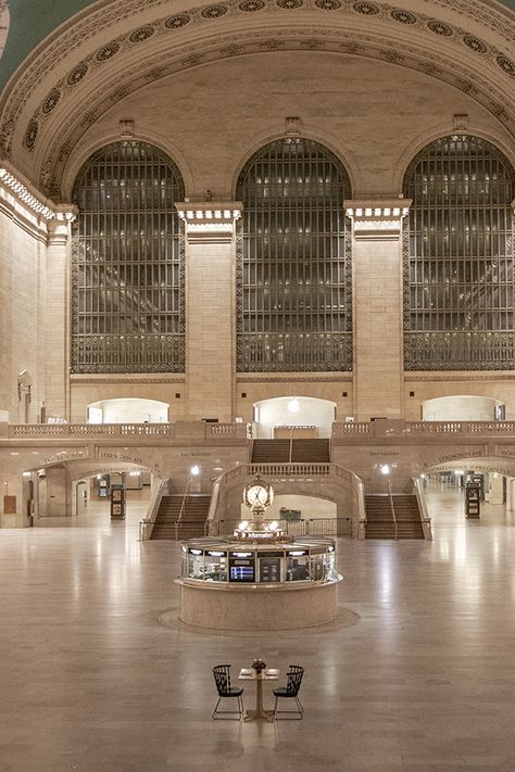 Grand Central Terminal New York, Grand Central Station New York, Carolyn Bessette, Train Station Architecture, New York Architecture, Instagram Photoshoot, Grand Central Terminal, Grand Central Station, Nyc Life