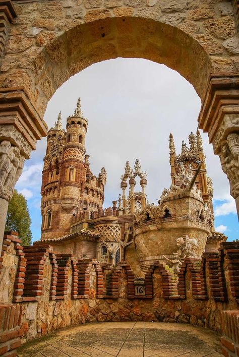 A Visual Tour: 24 Instagrammable Spots in Southern Spain - xoxoBella Tarifa Spain, Alcazar Seville, Moorish Architecture, Alhambra Palace, San Nicolas, Southern Spain, Board Inspiration, Vision Board Inspiration, Instagrammable Places