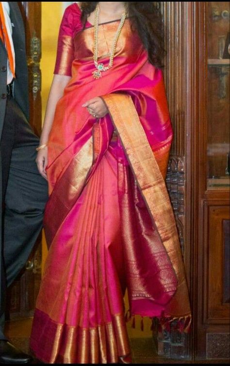 Bridal Sarees South Indian, Saree Bollywood, Indian Bridal Sarees, Modern Saree, Indian Saree Blouses Designs, Indian Silk Sarees, Silk Saree Blouse Designs, Indian Fashion Saree, Designer Saree Blouse Patterns