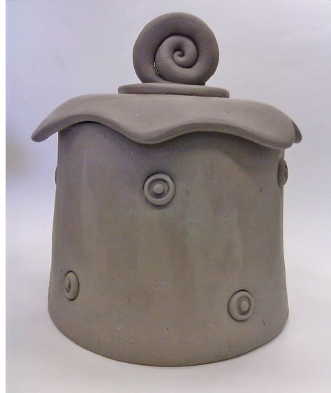 Pottery Jar Ideas, Ceramic Cookie Jar Handmade, Lidded Pots Ceramics, Ceramic Jars With Lids Handmade, Ceramic Jar Ideas, Lidded Container Ceramics, Clay Cookie Jar, Ceramic Box Ideas, Ceramic Jars With Lids