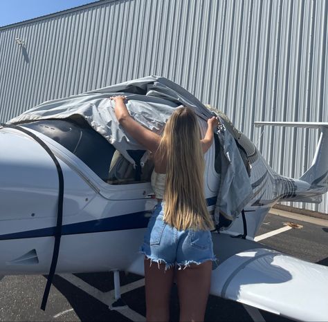 Pilot Girl, Aviation Education, Aviation Careers, Pilot License, Student Pilot, Hawaii Pictures, Female Pilot, Dream Vision Board, Flight Training