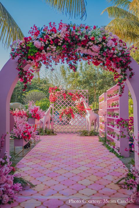 Wedding Dresses Outdoor, Outdoor Wedding Dresses, Reception Decoration Ideas, Pastel Wedding Decorations, Outdoor Wedding Decor, Wedding Decorations Ideas, Mehendi Decor Ideas, Wedding Entrance Decor, Pastel Theme