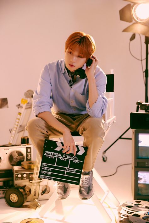 Director Photoshoot, Photoshoot Office, Universe Photoshoot, Universe App, Film Student, Student Picture, Daniel K, Kang Daniel, Smiles And Laughs