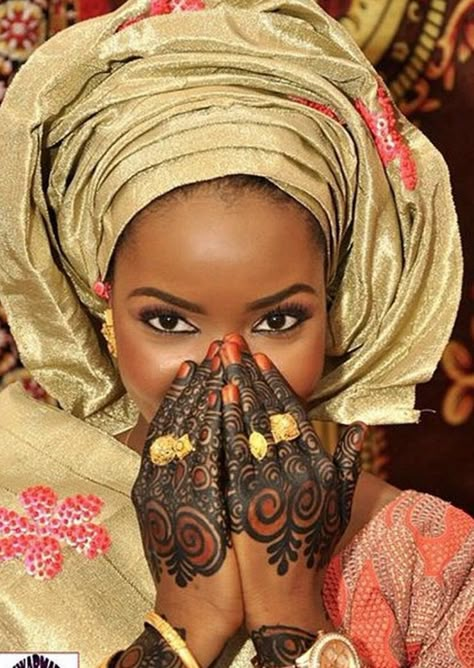 West African henna African Henna, Henna Ink, Yoruba Bride, Ethiopian Wedding, African Tattoo, African Weddings, Nigerian Bride, Henna Style, Wedding Henna