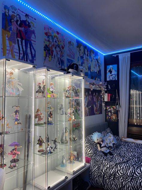 Anime Themed Bedroom, Anime Themed Room, Couple Bed Room, Anime Bedrooms, Manga Bookshelf, Anime Room Ideas, Working Tables, Anime Rooms, Room Decor For Men