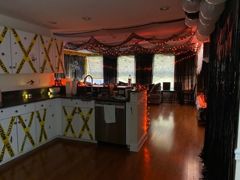 Halloween Decorations Photo Backdrop, Halloween Party Living Room Decor, Halloween Party Garage Decor, Low Key Halloween Party, Spooky Birthday Party Decorations, Halloween Backdrops For Pictures, Halloween Decor Party Ideas, Small Apartment Halloween Party, 21st Birthday Halloween Party