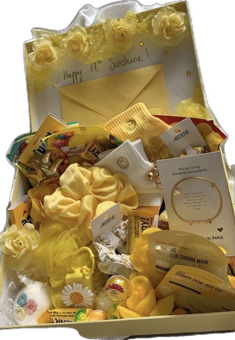 Numbered Birthday Presents, Gifts Astetic, Unique Ideas For Best Friends Birthday, Best Friend Just Because Gifts, Yellow Gift Ideas For Best Friend, Cute Girlfriend Birthday Gifts Ideas, Random Birthday Gifts, Birthday Hamper Ideas For Best Friend, Cute Things To Give Your Girlfriend Gift Ideas