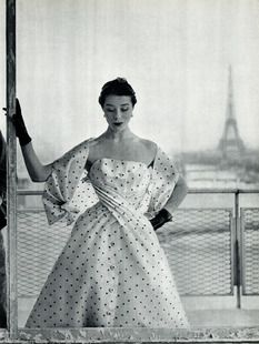 1950 Aesthetic, Hubert Givenchy, 1950s Aesthetic, Dots Fashion, Vintage Lifestyle, French Fashion Designers, Couture Runway, French Chic, Vintage Glamour