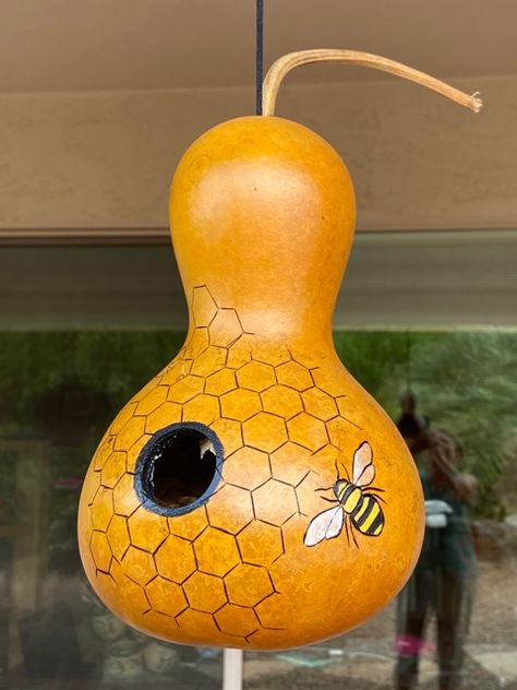 Gourd birdhouse with bee and honeycomb Gourd Baskets Ideas, Birdhouse Gourds Ideas Diy, Gord Bird House Ideas, Gourd Designs Ideas, Crafts With Gourds, Gourd Birdhouses Diy, Gourd Birdhouse Ideas Painting Patterns, Painted Gourds Ideas Patterns, Bee Pumpkin Painting