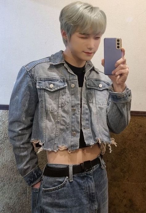 male crop top Men Crop Top Outfit, Cropped Denim Jacket Outfit, Men Crop Top, Boys Cup, Crop Top Guy, Crop Top Men, Male Crop Top, Mens Crop Top, Outfit Korean