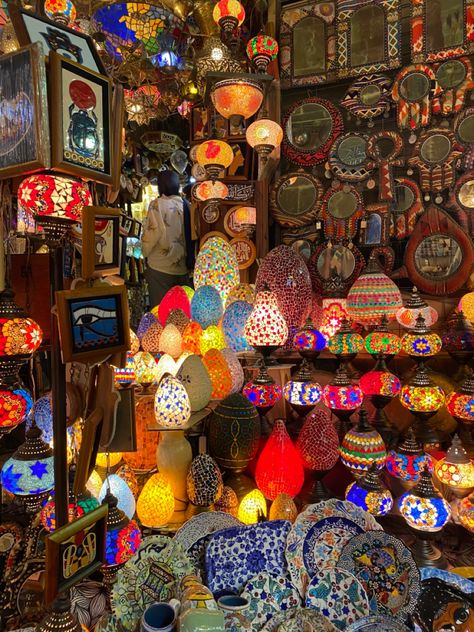 Khan El Khalili Bazaar, Khan Al Khalili Cairo Egypt, Cairo Egypt Aesthetic, Bazaar Aesthetic, Aesthetic Egypt, Egypt Places, Colorful Lanterns, Egyptian Crafts, Egypt Aesthetic