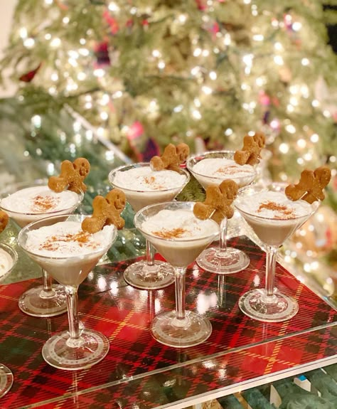 Statement Home on Instagram: “Is it still acceptable to drink Christmas cocktails? Asking for a friend. Gingerbread Espresso Martinis: - @traderjoes Gingerbread Cream…” Christmas Cocktail Party Aesthetic, Aesthetic Christmas Cocktails, Xmas Drinks Christmas Cocktails, Christmas Themed Cocktails, Gingerbread Martini, Retro Christmas Party, Xmas Cocktails, Xmas Drinks, Christmas Sleepover