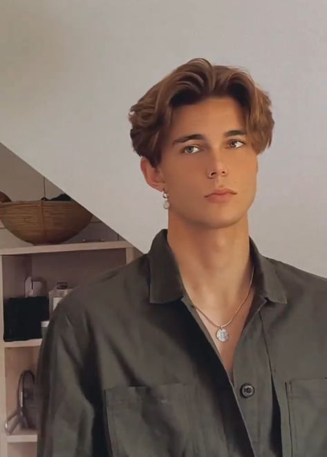 Men Haircut Styles Middle Part, Hairstyles For Long Hair Men Guys, Boys Haircut Teenage, Nils Kuesel Hairstyle, Middlepart Hairstyle Boy, Guys Middle Part, Guy Haircut Styles, Teens Haircut Boy, Teen Guy Haircuts