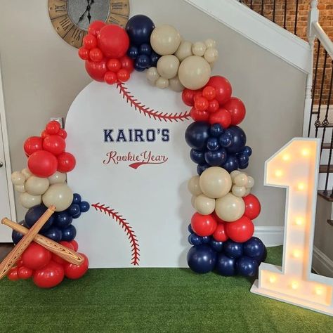 Rookie year, big league vibes ⚾🎈This baseball-themed balloon setup was a home run! . . #birthdaypartyideas#firstbirthday #rookieyear #balloondecor #eventstylist #stlouis #sedemamaevents #balloons #balloonstylist  #balloongarland #balloonart #balloonartist #balloondecoration #edwardsvilleillinois #partyideas #partydecor Baseball Themed Balloon Arch, First Birthday Baseball, Edwardsville Illinois, Baseball Theme Party, Baby Boy First Birthday, Baseball Party, Home Run, Boy First Birthday, Balloon Art