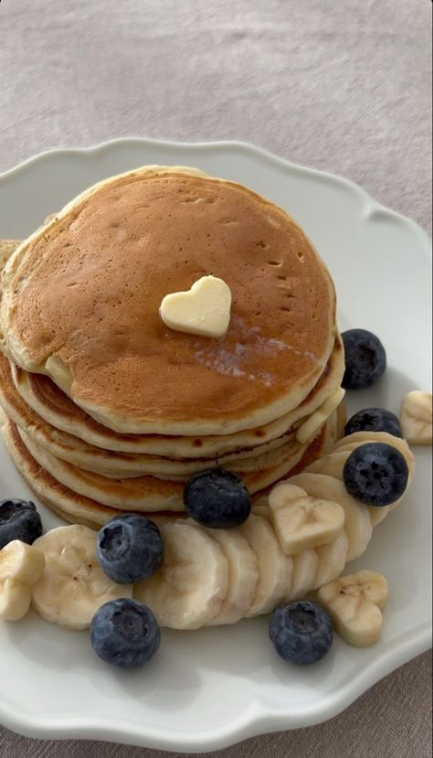 Hotcakes Aesthetic, Sunday Pancakes, Make Pancakes, How To Make Pancakes, Brownie Batter, Healthy Food Motivation, Yummy Comfort Food, Best Breakfast Recipes, Pancake Recipe