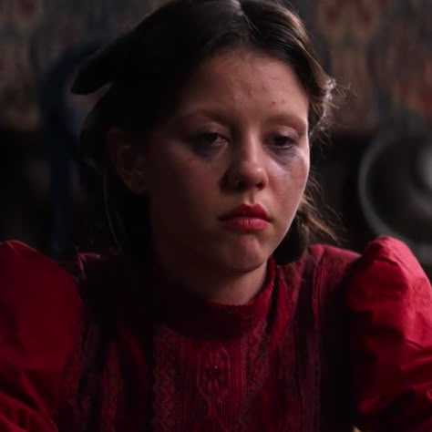 Pearl Reaction Pic, Pearl Mia Goth Please Im A Star, Pearl Female Rage, Mia Goth Pearl Movie, Pearl Icon Mia Goth, Pearl Pfp Mia Goth, Pearl Movie Icon, Model Coquette, Mia Goth Pearl