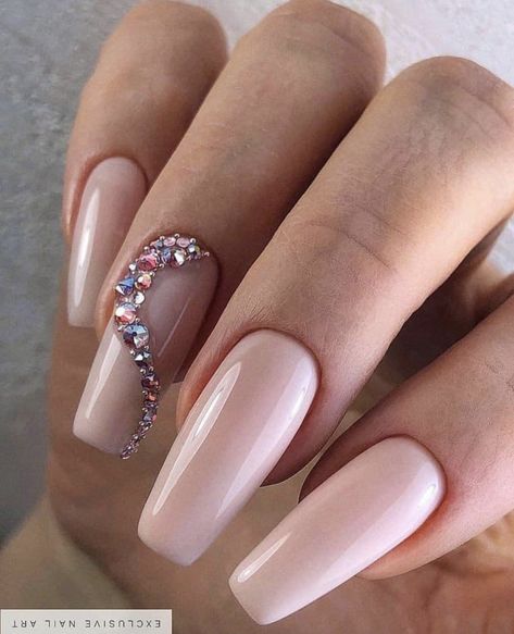 Classy Nails With Gems, Cristal Nails Design, Diamonds On Nails Ideas, Nails Inspiration Diamond, Nails With Diamonds Rhinestones, Rhinestone Nails Designs Bling, Simple Rhinestone Nails Designs, Nails Cristales, Nails With Gems Rhinestones