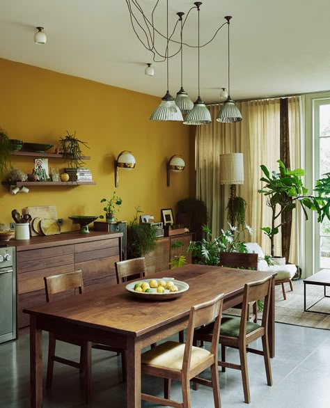 Dining Room Wall Color, Yellow Dining Room, Room Wall Colors, Yellow Walls, Dining Room Inspiration, Dining Room Walls, Decor Minimalist, Living Room Decor Apartment, Wooden Furniture