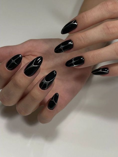 Simple Nails Dark, Black Nails Y2k, Black And Silver Nails Ideas, Trendy Green Nails, Dark Manicure, Dark Gel Nails, Concert Nails, Emerald Nails, Green Acrylic Nails