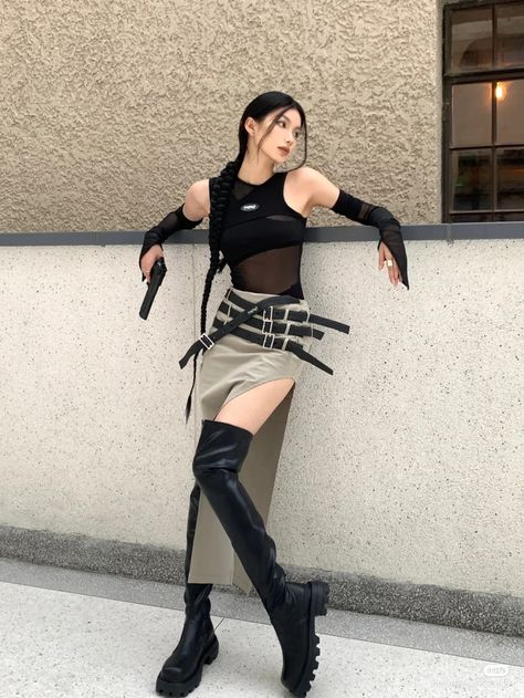 Cyberpunk Outfit Skirt, Asian Cyberpunk Fashion, Kpop Techwear, Cyberpunk Outfits Female, Futuristic Fits, Cyberpunk Outfit Women, Techwear Outfits Women, Dystopian Aesthetic Clothes, Cyberpunk Fashion Women