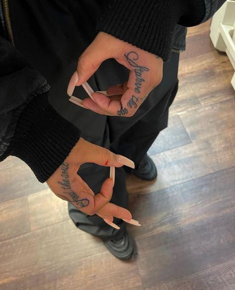 Herren Hand Tattoos, Feed The Soul, Cute Hand Tattoos, Pretty Hand Tattoos, Hand Tats, Black Girls With Tattoos, Red Ink Tattoos, The Ego, Pretty Tattoos For Women