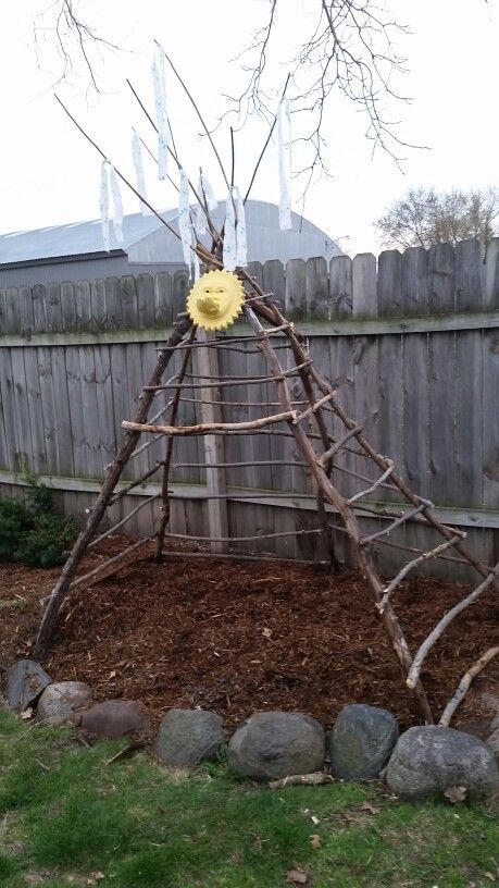 Vine Teepee, Grandma Camp, Country Ideas, Garden Greenhouse, House Diy, Backyard Projects, Nature Study, Firepit, Outdoor Fire Pit