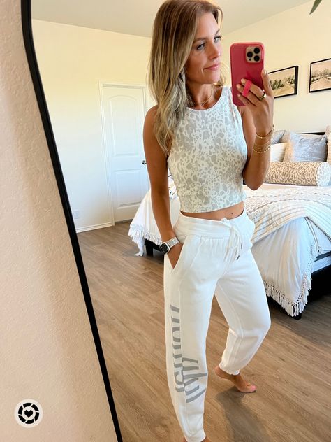 White Align Tank Outfit, White Crew Neck Tank Top Athleisure, Lululemon Align Tank High Neck, Lululemon White Sporty Top, White Fitted High Neck Tank Top, High Neck Outfit, Align Tank, Lululemon Align Tank, Lululemon Align