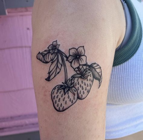 Pink Emo, Strawberry Tattoo, Melbourne Tattoo, Fruit Tattoo, Funky Tattoos, Tattoo Themes, Mouse Tattoos, B Tattoo, Tattoed Girls