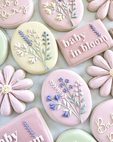 Mothers Day Cookies Decorated, Mothers Day Treats, Baby In Bloom Cookies, Mothers Day Desserts, Flower Sugar Cookies, Flooding Cookies, Royal Iced Cookies, Wildflower Baby Shower, Iced Sugar Cookies